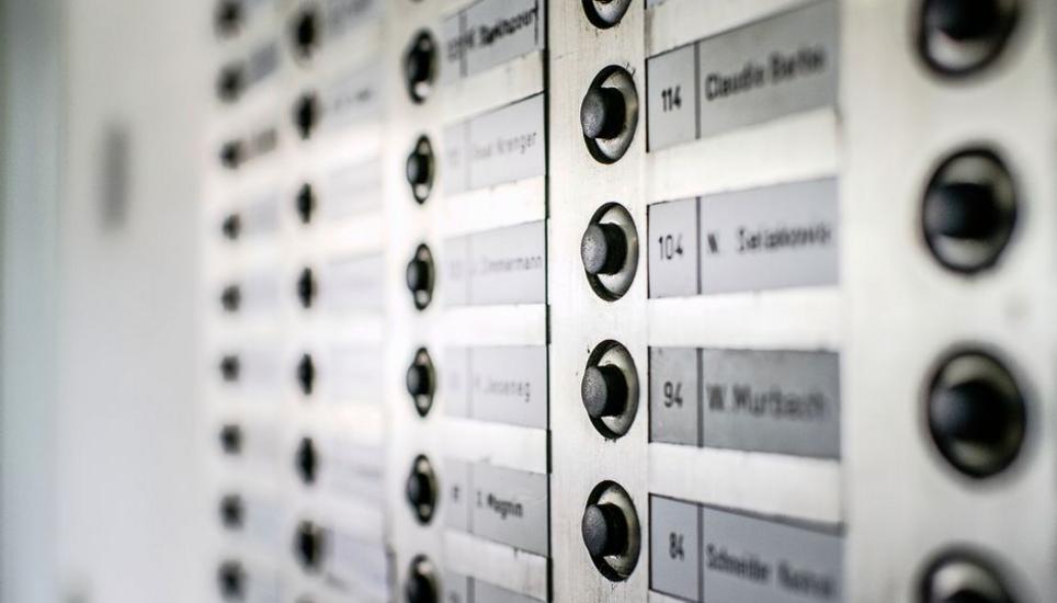 Nach der Kostensteigerung ist vor der Kostensteigerung: Viele Mieterinnen und Mieter müssen für ihre Wohnung noch tiefer in die Tasche greifen. Bild: Keystone