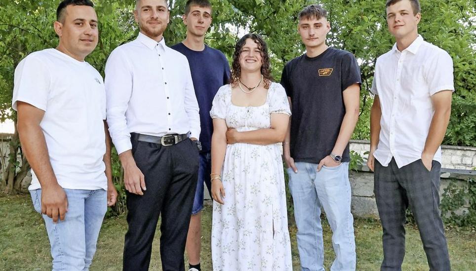 Haben laut Verbandspräsident Dani Romay Biss: Die angehenden Mauer und Strassenbauer, darunter auch eine Frau. Bild: René Kistler