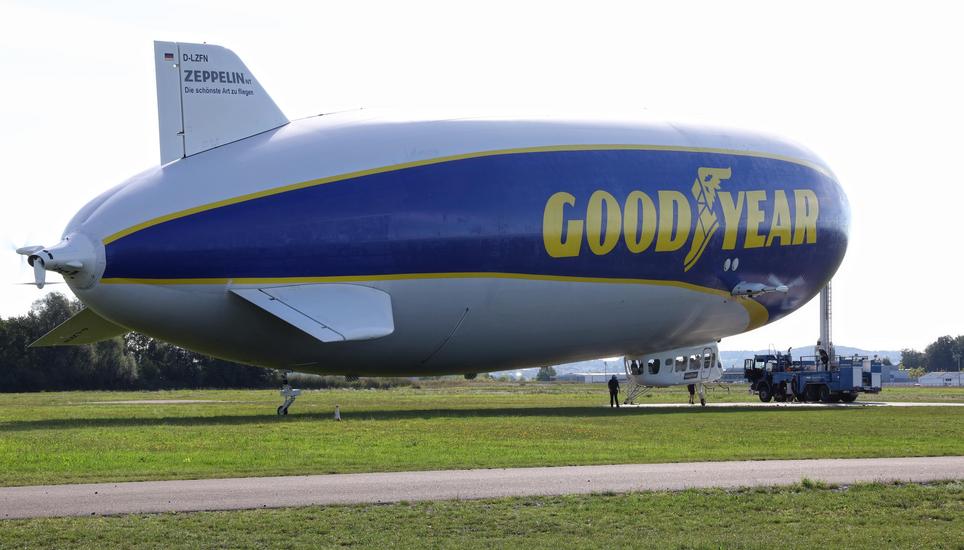 Gut 24’000 Passagiere fliegen pro Jahr mit dem Zeppelin NT über den Bodensee. Bild: Wikimedia