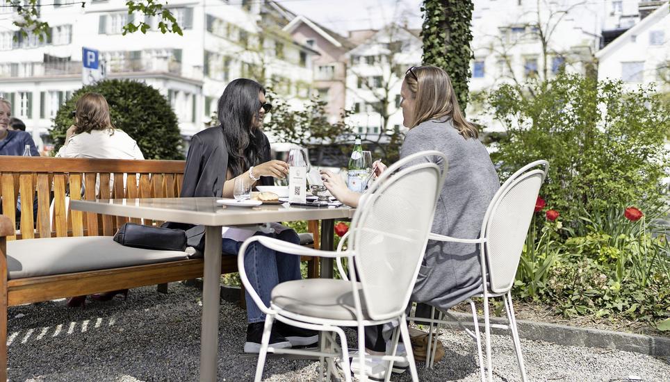 Es kann diesen Sommer etwas länger dauern, bis man bedient wird. Bild: Keystone