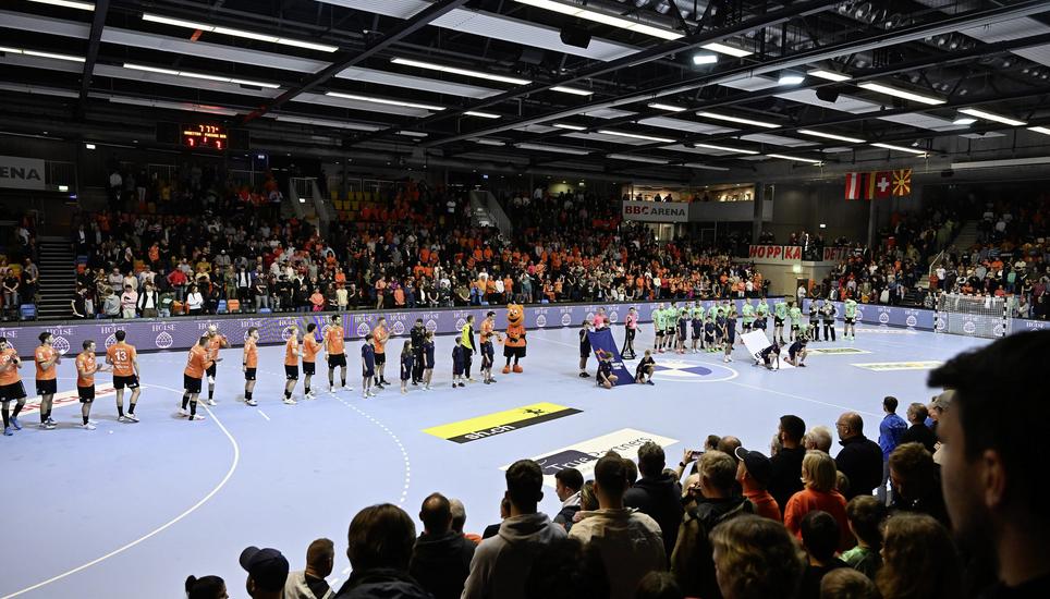 Das Aussergewöhnliche: Spiele auf der europäischen Bühne locken die Kadetten-Fans in Massen in die BBC-Arena. Bild: Michael Kessler