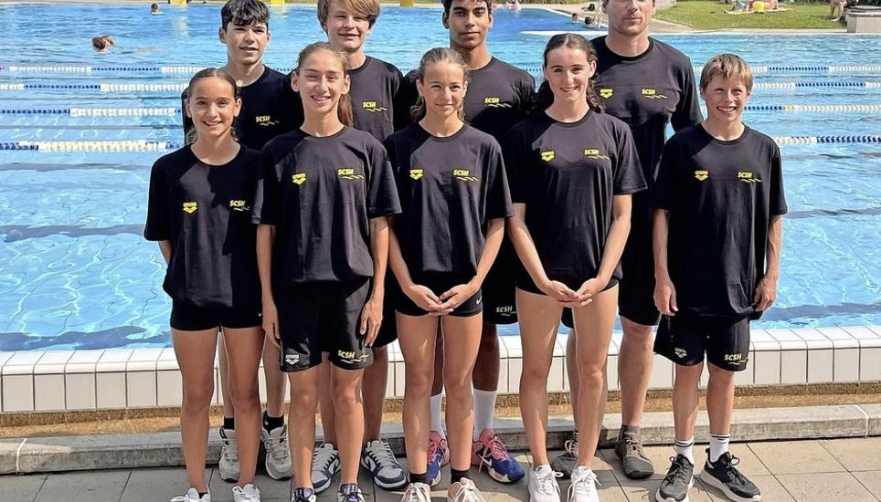 Das Schaffhauser Schwimmteam, Headcoach Sebastian Sieburger. Bilder: Serhat Körogulu