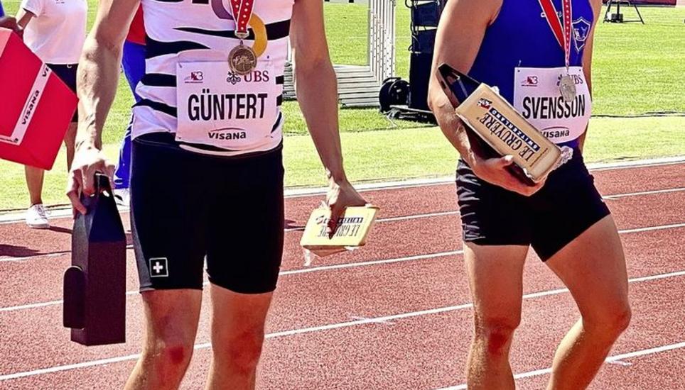Enrico Güntert (l.) strahlte dank der überraschenden Bronzemedaille im 200-m-Lauf. Tags zuvor hatte er den erhofften Sprung unter die Top 3 nicht geschafft.