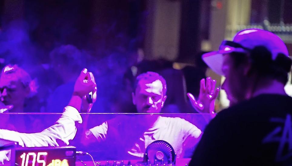 Ein letztes Mal füllte sich der Dancefloor unter Bruno Meiers Ägide. Die Leute sind mehr als gespannt, was aus dem kultigen Club nun gestaltet wird. Bild: Larissa Ruh