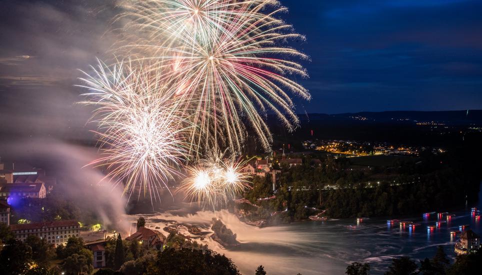 Nach dem Eindunkeln um ca. 21:45 Uhr hiess es am 31. Juli Feuer frei. Bilder: Roberta Fele