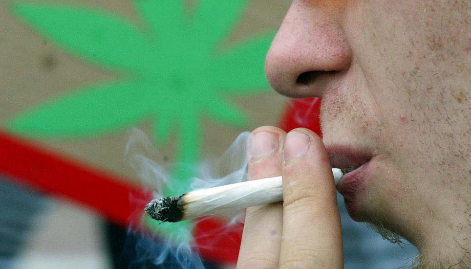 Das Kiffen ist eigentlich illegal, aber praktisch wird kaum noch gebüsst. Bild: KEYSTONE