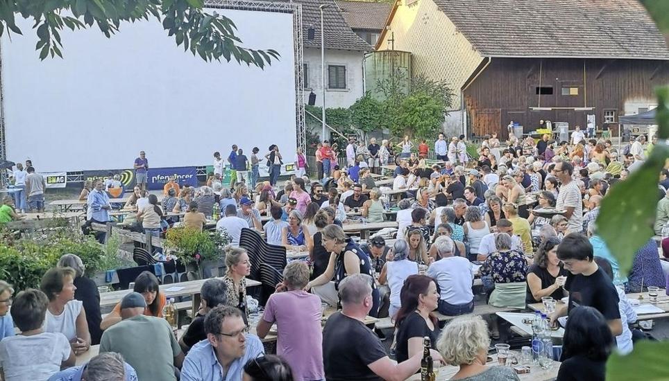 Rekordzahlen beim 28. Dorfplatzkino in Osterfingen. Bild: Susanna Jungmann