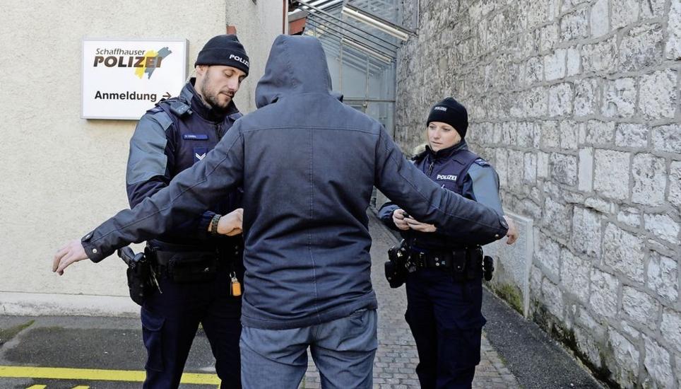 Findet die Schaffhauser Polizei bei einer Kontrolle harte Drogen, werden diese weiterhin eingezogen. Bild: SN-Archiv/ Selwyn Hoffmann