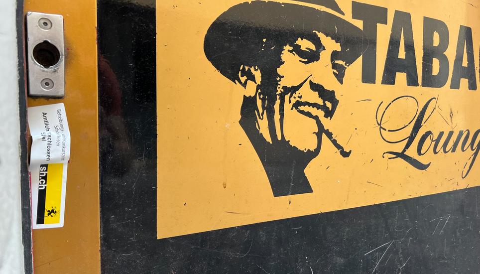 «Amtlich verschlossen» steht auf dem Siegel des Konkursamts. Bild: Dario Muffler