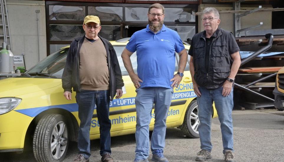 Drei Schneiders, zwei Generationen: Friedrich «Fritz» Schneider, Inhaber und Geschäftsführer der Fritz Schneider AG (Mitte), mit seinem Vater Fritz senior (links) und Onkel Edwin. Bild: Alexander Joho