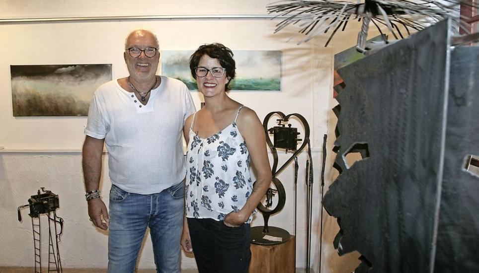 Ein Dialog verschiedener Stilrichtungen: Kurt Niggli und Viviane Baier haben Werke rheinaufwärts gebracht. Bild: Wolfgang Schreiber