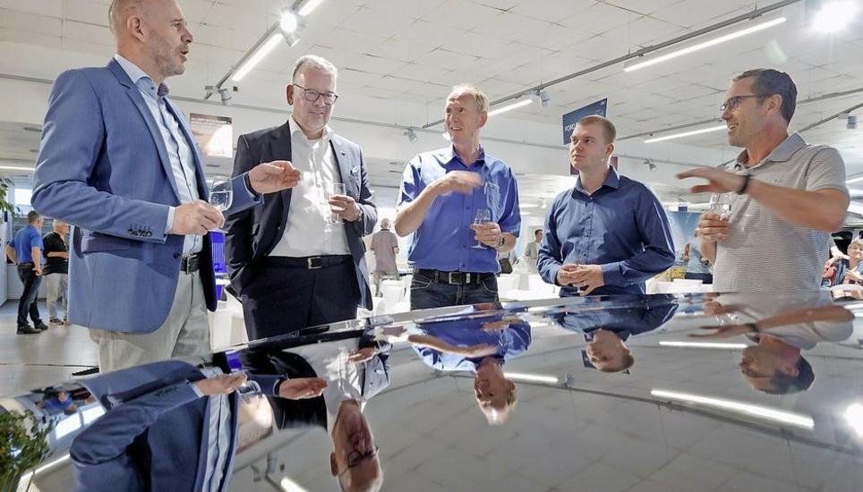 Über «Mobilität im Wandel» sprachen Nationalrat Thomas Hurter (l.), EKS-CEO Thomas Fischer (2. v. l.), Automaxx-Geschäftsführer Peter Leu (M.), Jan Rausch von Weder bewegt (2. v. r.) und Roberto Belotti, Geschäftsleiter von Wenger + Wirz (r.). Bild: Rolf Fehlmann
