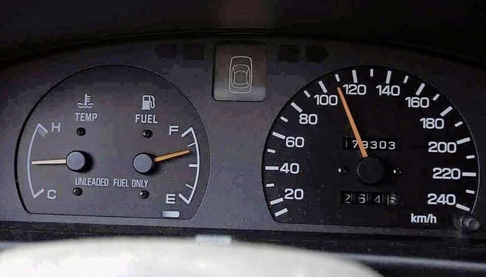 Probehalber voll aufs Gaspedal gestanden und – der Blick auf den Tacho hätte sich gelohnt – die Testfahrt als Raser beendet. Bild: Key