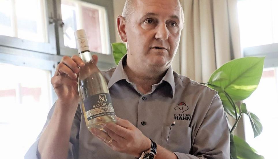 Getränkehändler René Hahn ermunterte die Gastronomen, beim Getränkeangebot mehr Mut zu zeigen und vermehrt Neues zu präsentieren. Bild: Roland Müller