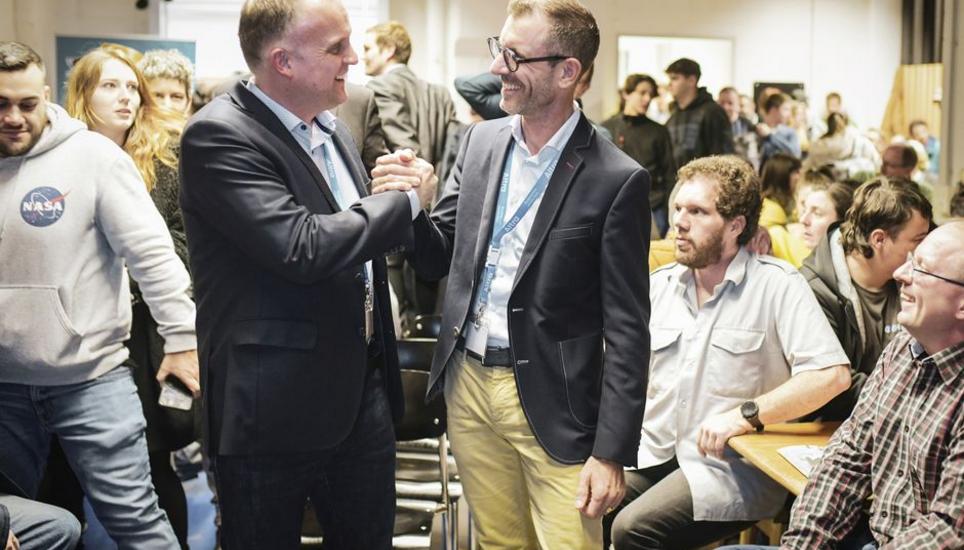 Altra-Geschäftsführer Alain Thomann (r.) und Sven Stückmann, Bereichsleiter Marketing, starten mit 150 Mitarbeitenden und Gästen in eine neue Ära. Bild: Melanie Duchene