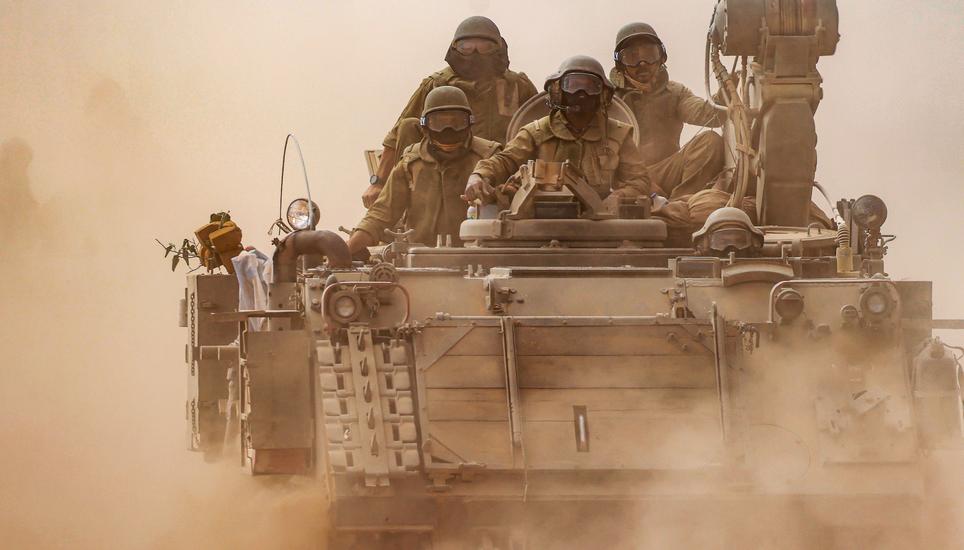 Israelische Soldaten unterwegs an der Grenze zu Gaza. Bild: Keystone