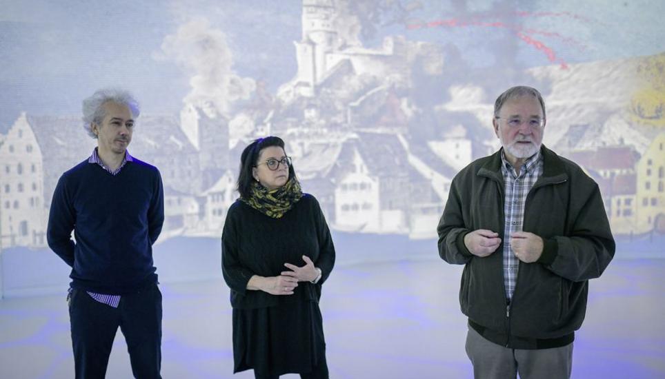 Devon Miles (links), Corinna Rausch und Hanspeter Weder sprechen über die neue Show «Das historische Schaffhausen». Bild: Melanie Duchene