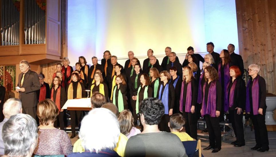 Die Sängerinnen und Sänger des Rainbowchors hatten am Wochenende ein Heimspiel in der Kirche Buchberg. Bild: Janine Dean
