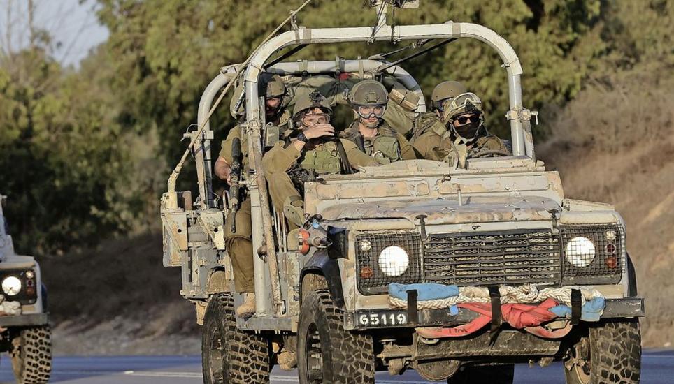 Die israelische Armee hat den Nord- und Südteil Gazas voneinander abgetrennt und bereitet offenbar den Einmarsch in Gaza-Stadt vor. Bild: Keystone