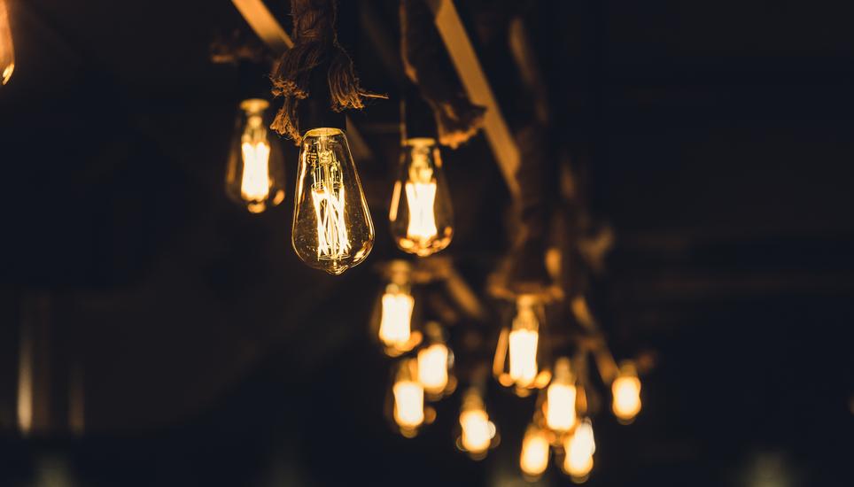 Um zuhause Strom zu sparen gibt es einige Tipps. Bild: unsplash