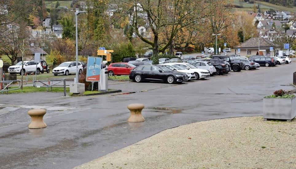 Blick von der Schiffländi aus auf das Gebiet undere Obstmäärt: Ein Teil der Parkplätze soll verschwinden. Bild: tma