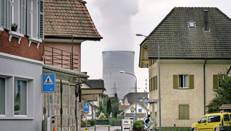 Der Kuehlturm des Kernkraftwerk Goesgen am 14. Oktober 2016 in Niedergoesgen.