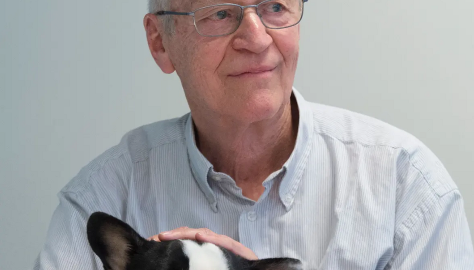 Heinz Lienhard, der ehemalige Präsident des Schweizer Tierschutz, ist heute Ehrenpräsident und erhebt schwere Vorwürfe gegen die aktuelle Präsidentin. Bild: Lukas Lehmann/Keystone