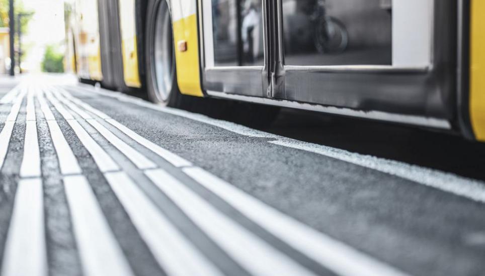 Schaffhauser und Neuhauser Jugendliche erhalten bald eine ÖV-Abovergünstigung. Inzwischen wurde auch ein Postulat im Kantonsrat eingereicht mit der Forderung, Jugendliche im ganzen Kanton zu berücksichtigen. Bild: Melanie Duchene