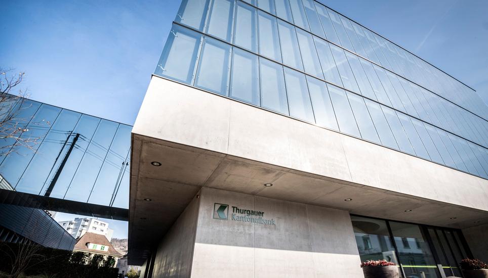 Die Thurgauer Kantonalbank entlastet Privatkunden, Geschäftskunden und Vereine, indem sie die Kontoführungsgebühren abschafft. Bild: Andrea Stalder