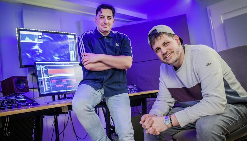 Portrait im Studio von Sympaddic Paddy Portmann und Cyrille Huber, mit Cap, am Freitag, 19. Januar, 2024 (Melanie Duchene / Schaffhauser Nachrichten)