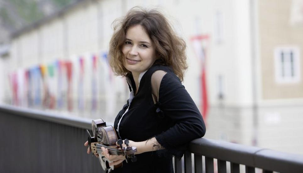 Sie interessiert sich viel mehr für Dissonanzen als für schöne Harmonien: Die Geigerin und Performerin Patricia Kopatchinskaja. Bild: zvg
