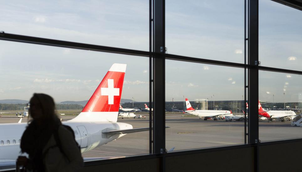 Auch die Swiss spürt, dass die Geschäftsfliegerei wieder zunimmt. Bild: Key Alltagbilder.
Ein Swiss Flugzeug in Flughafen Zuerich am 22. Mai 2016
(KEYSTONE/Gaetan Bally)
