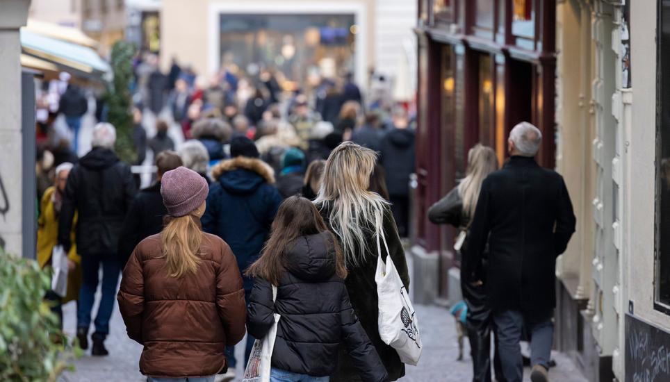 Im Zürcher Niederdorf könnten künftig die Läden an sieben Tagen die Woche offen sein – zumindest, wenn es nach Guy Parmelin geht. Bild: Severin Bigler/CH Media