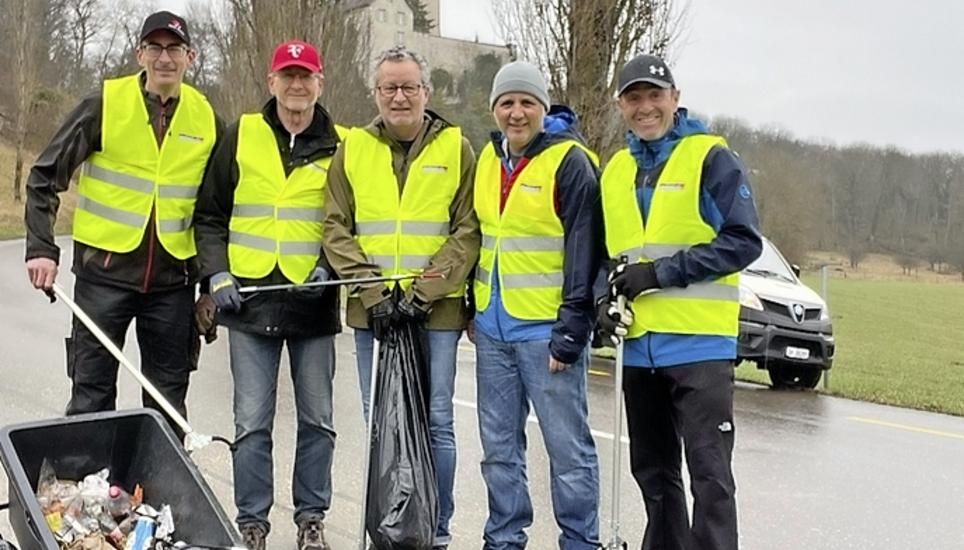 Der Gemeinderat aus Stetten beim Kampf gegen Littering. Bild: zVg
