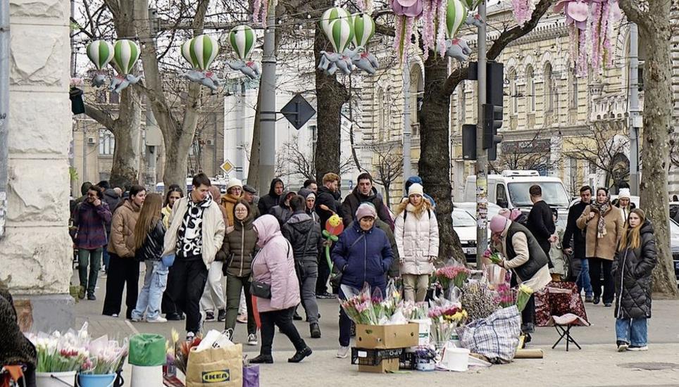 Strassenszene in Moldaus Hauptstadt Chisinau: Die Einwohnerinnen und Einwohner leben im Schatten der Dauerbedrohung durch Russland.