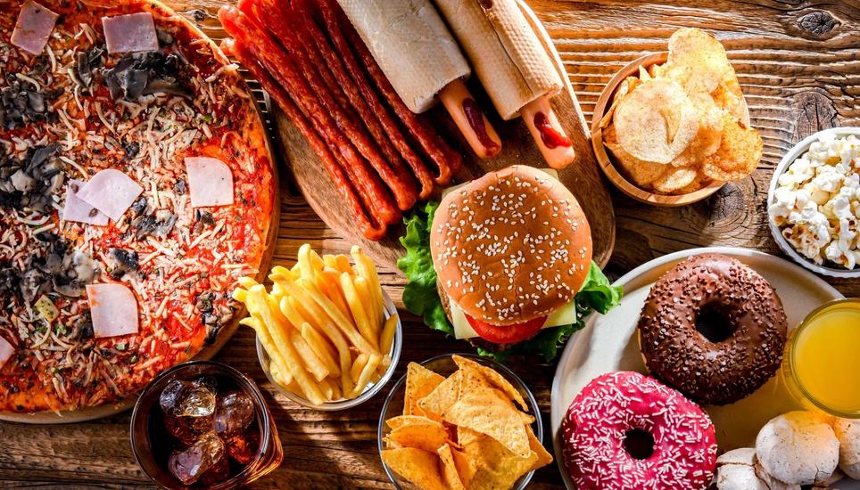 Hochverarbeitetes Essen hat kaum mehr etwas mit natürlichen Lebensmitteln zu tun. Bild: Getty