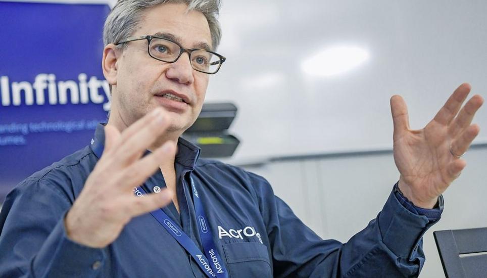 Zwischen Cyberkriminalität und Cyber-Prävention hat sich ein Wettrüsten entwickelt, sagt Ezequiel Steiner. Bild: Melanie Duchene Interview und Portrait mit Ezequiel Steiner, CEO Acronis, am Montag, 26. Februar, 2024 (Melanie Duchene / Schaffhauser Nachrichten)