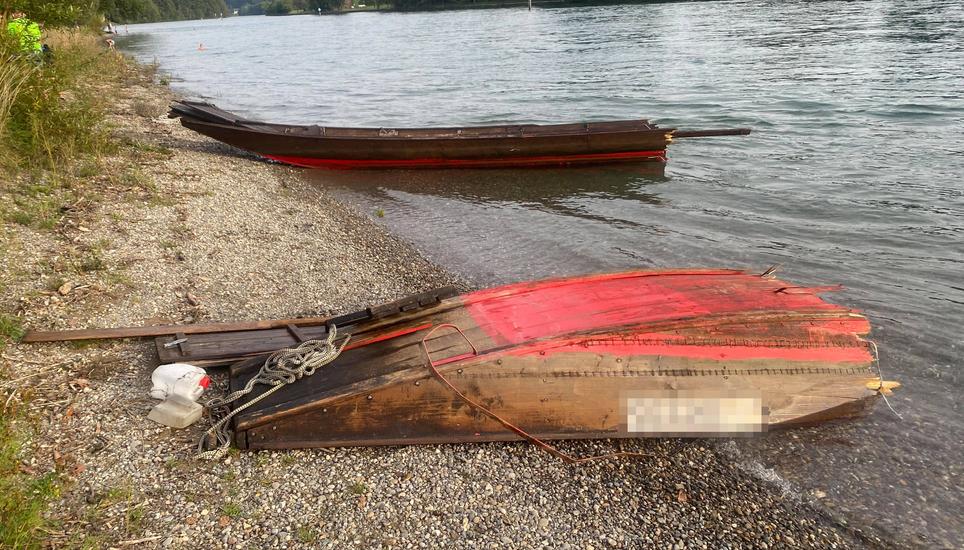 Dieser Weidling wurde im September in Diessenhofen auf dem Hochrhein bei der Kollision mit einer Wiffe zerstört. Bild: zvg/Kantonspolizei Thurgau