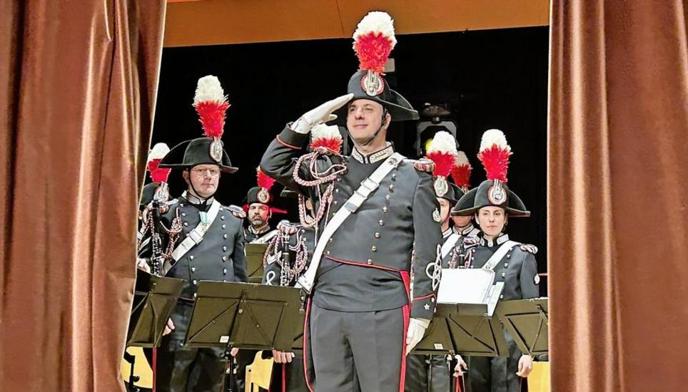 So traten die stolzen Federbüsche den Rückzug an. Erst um Mitternacht schloss sich der Vorhang von «Blues and more» 2024. BILDER BEATRIX BÄCHTOLD
