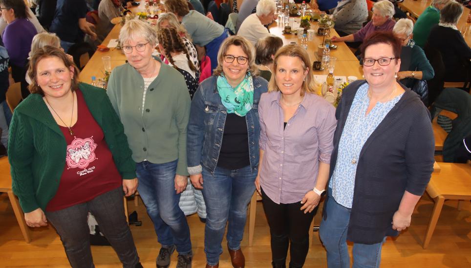 Der Vorstand mit Susanne Schär (Präsidentin), Inge Stutz (Protokollführerin), Brigitte Grab (Vizepräsidentin, Materialverwaltung), Martina Dünki (Kassierin), Susanna Meister (Reisen und Anlässe).