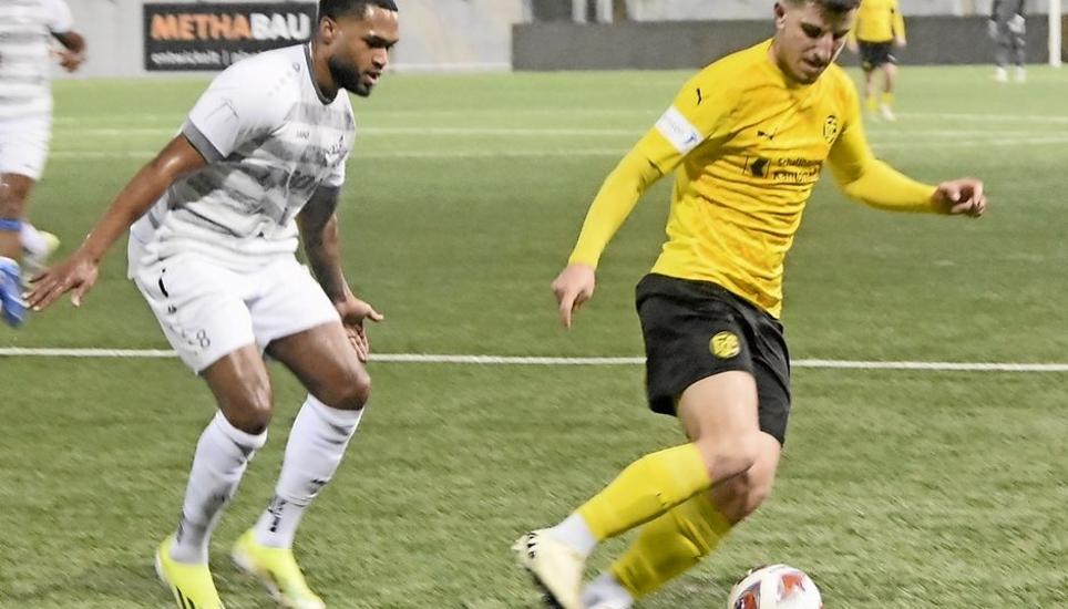 Brendon Abazi (r.) erzielte einen Treffer, sein Team verlor aber trotzdem mit 1:3. Bild: Pascal Oesch