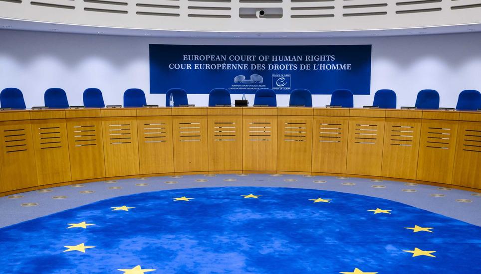 Une vue de la place des juges lors de la publication de la decision de La Grande Chambre de la Cour europeenne des droits de l'homme suite a la requete deposee par les Ainees pour le climat Suisse (Klimaseniorinnen Schweiz) lors d'une audience publique de