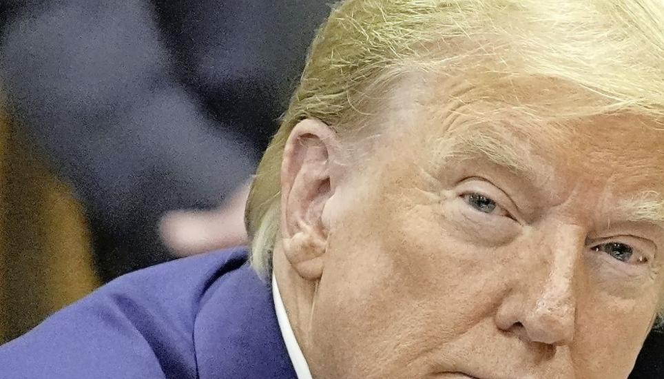 Donald Trump versus Stormy Daniels: Floss Schweigegeld, um eine angebliche Affäre zu vertuschen? Bild: Key