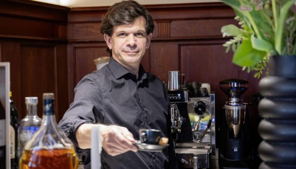 Andreas Henneka mag Menschen und arbeitet daher leidenschaftlich in der Gastronomie. Bild: Jeanette Vogel