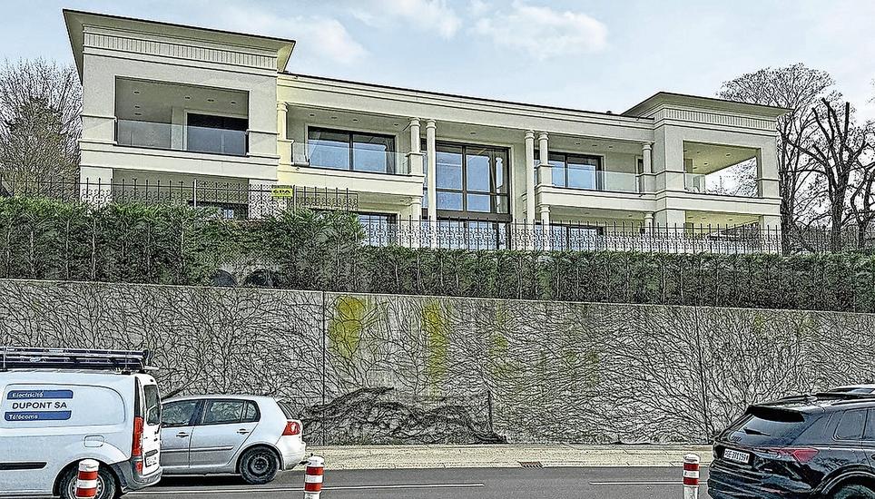 Die Villa in einer Genfer Vorortsgemeinde dient als Sitz des katarischen Anti-Korruptionszentrums. Bild: Kurt Pelda