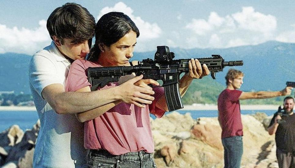 Eine Szene aus dem Film «Borgo» – mit der Gefängniswärterin Melissa (Hafsia Herzi), die die Seite wechselt. Bild: zvg