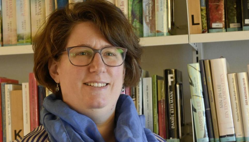 Die Bibliothekarin Karin Dietrich hat auch eine neue Homepage erstellt. Bild: Ursula Junker