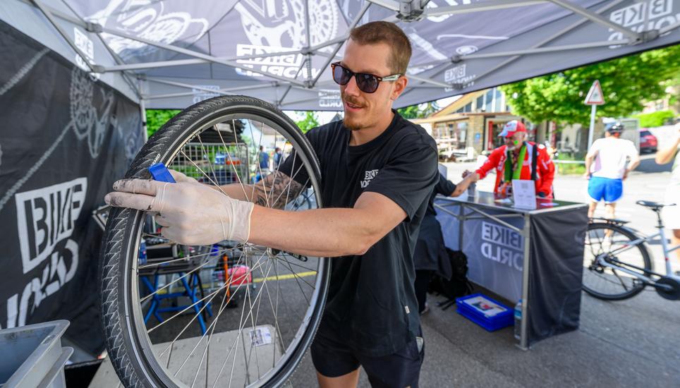 Patrick Baumgartner rechnet mit einigen Platten heute. Hier der erste in Herblingen. Bilder: Mike Kessler