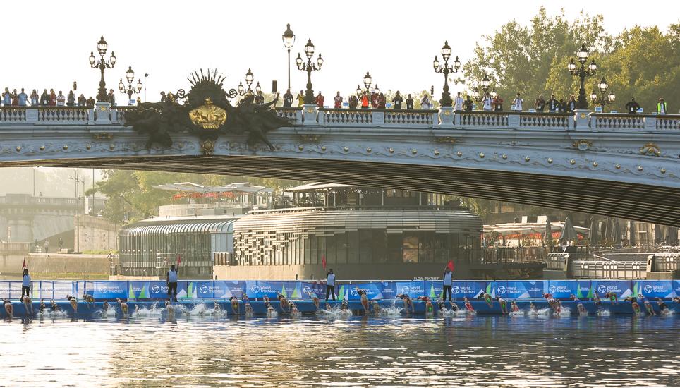 Athleten während eines Triathlons in Paris im August 2023. Bild: Key
