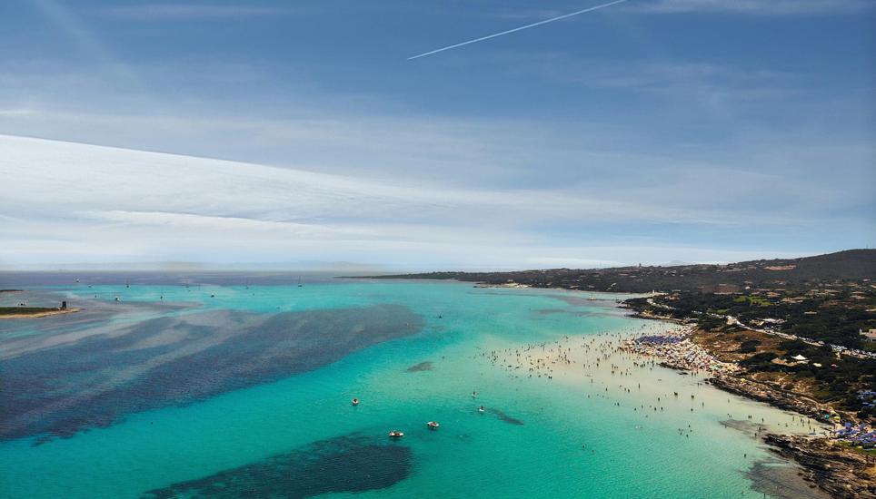 Strand auf Sardinien: Italien ist nach wie vor die beliebteste Feriendestination für Touristen aus der Schweiz. Bild: Pexels